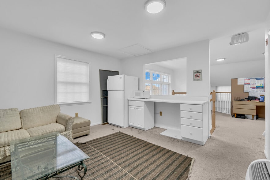 More Photos Of 613 Warren Ave, Spring Lake Office For Sale