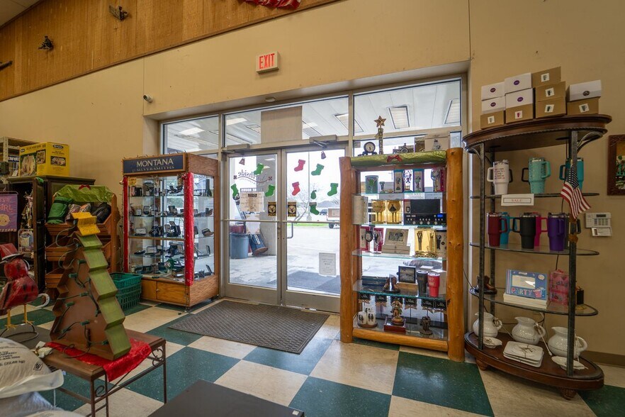 More Photos Of 5705 N Main St, Victoria General Retail For Sale