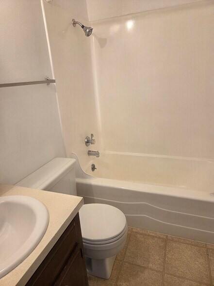More Photos Of 211 SE Uglow St, Dallas Apartments For Sale