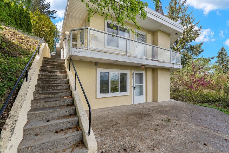 More Photos Of 3020-3024 SW 12th Ave, Portland Apartments For Sale