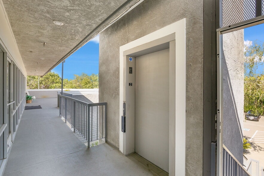 More Photos Of 250 W Main St, Woodland Office For Lease