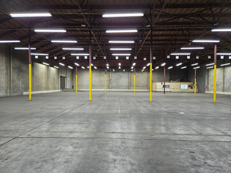 More Photos Of 2084 Lapham Dr, Modesto Warehouse For Sale