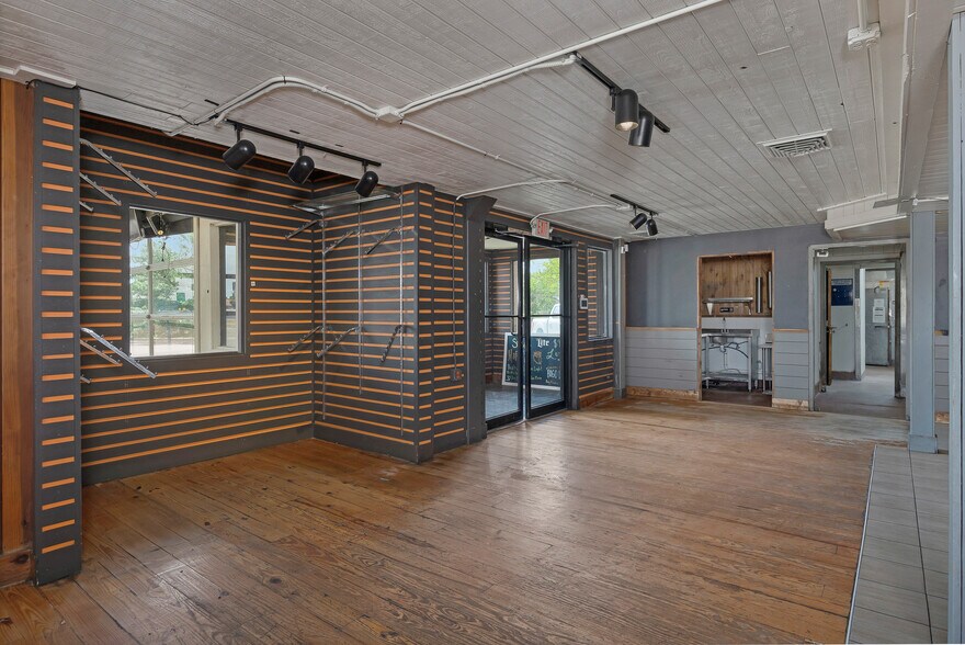 More Photos Of 8101 W I-40, Amarillo Restaurant For Lease
