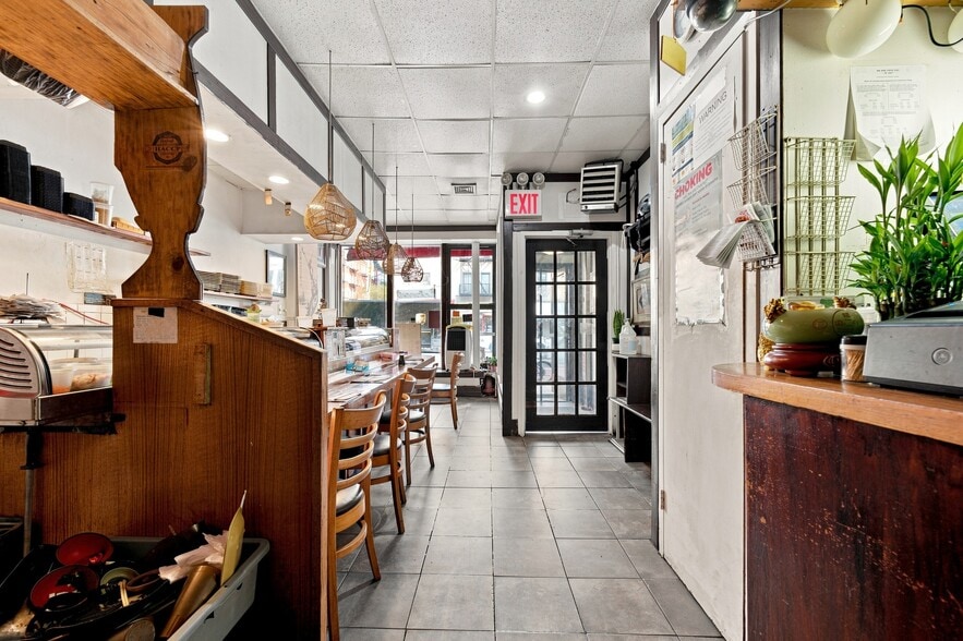 More Photos Of 1557 Second Ave, New York Apartments For Lease