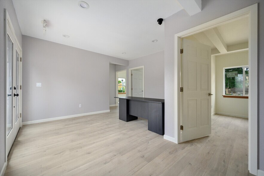 More Photos Of 3128 E Evergreen Blvd, Vancouver Loft Creative Space For Sale