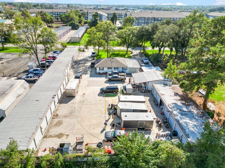 Primary Photo Of 9902 Franklin Rd, Houston Self Storage For Sale