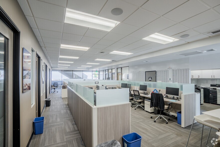 More Photos Of 930 Prospect St, La Jolla Storefront Retail Office For Lease