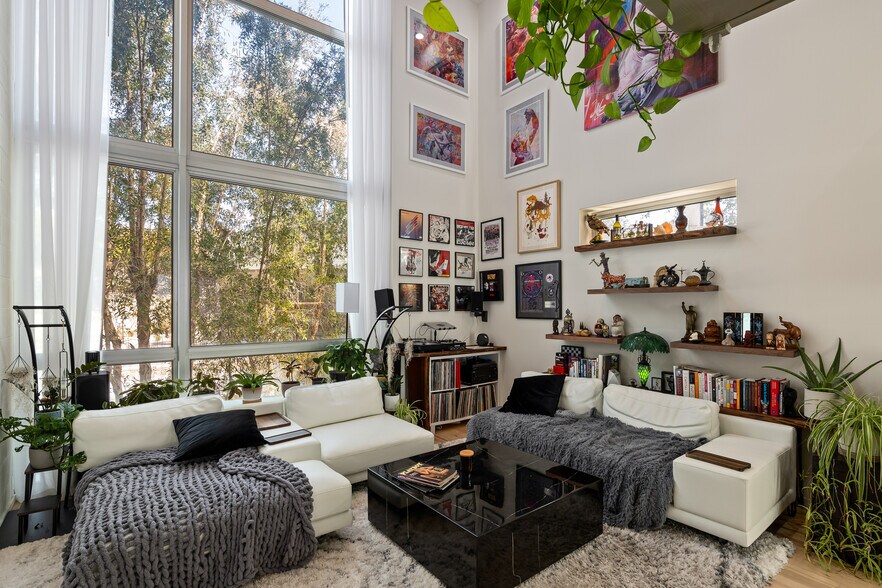More Photos Of 3450 Cahuenga Blvd W, Los Angeles Office Residential For Lease