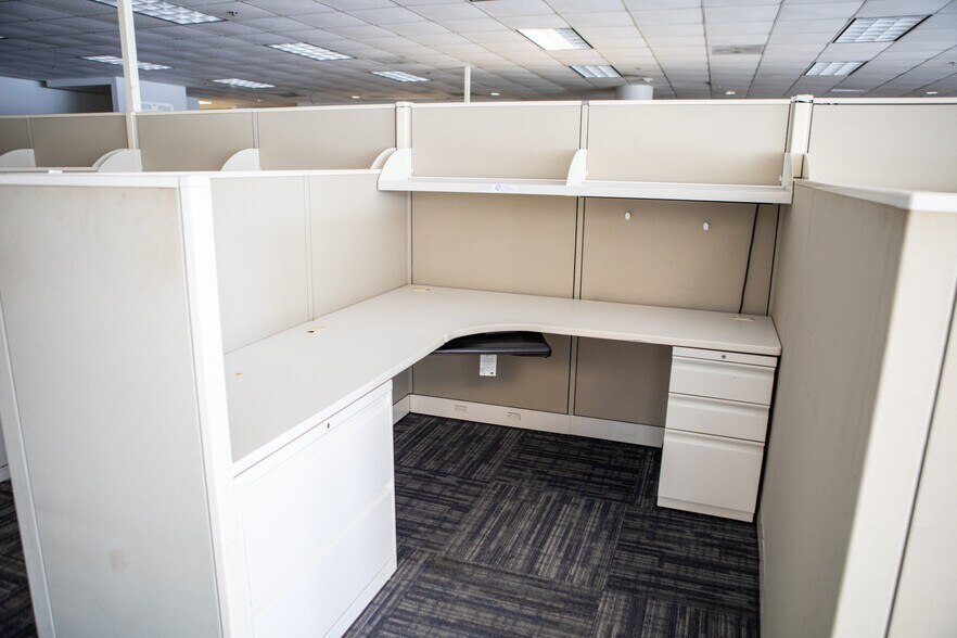 More Photos Of 3587 Parkway Ln, Peachtree Corners Light Distribution For Lease