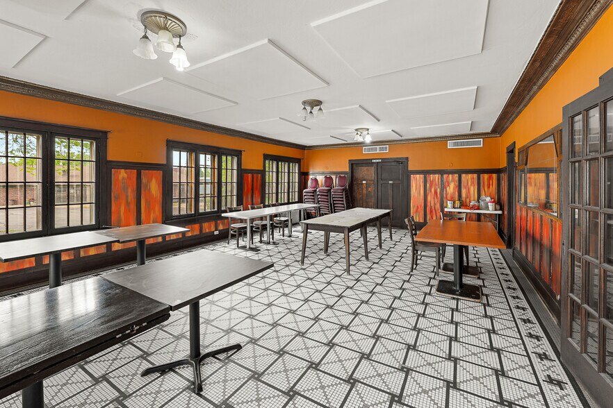 More Photos Of 1302 Main st, Saint Cloud Restaurant For Sale