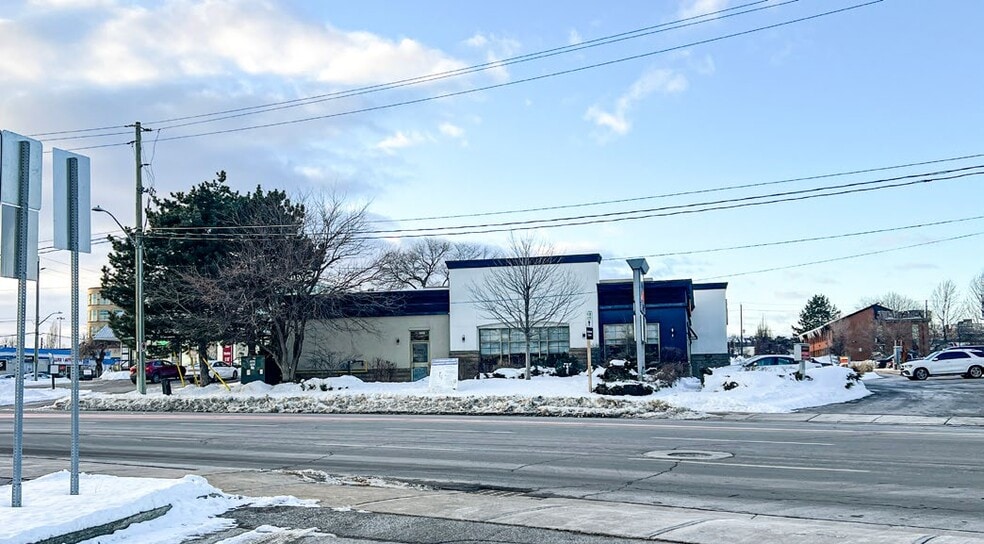 More Photos Of 217 Cross Ave, Oakville Restaurant For Lease