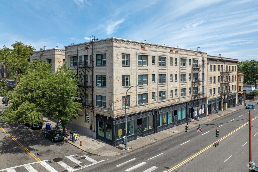 Primary Photo Of 10 NW 20th Ave, Portland Apartments For Lease