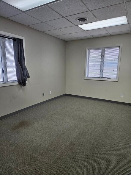 More Photos Of 950-980 Wabash Ave, Chesterton Industrial For Sale