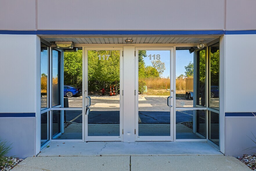 More Photos Of 1585 Beverly Ct, Aurora Warehouse For Sale