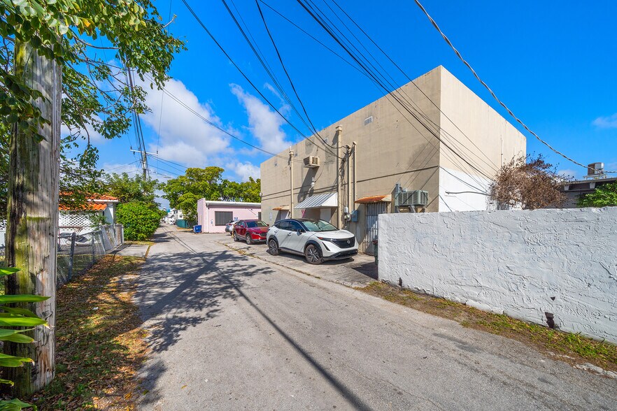 More Photos Of 2292 SW 22nd St, Miami Freestanding For Sale