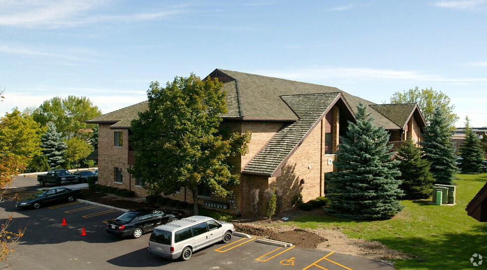 More Photos Of 12660 W North Ave, Brookfield Office Residential For Lease