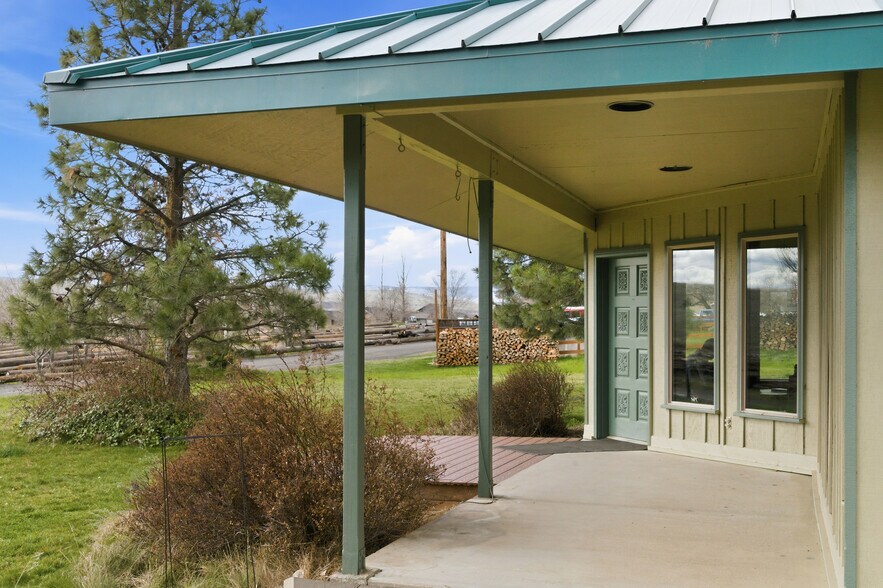More Photos Of 615 Timber Ln, Maupin Office For Sale