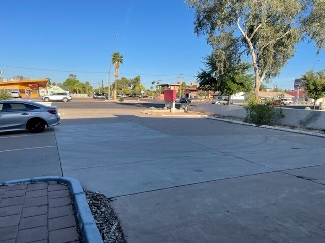 More Photos Of 236 N Country Club Dr, Mesa Freestanding For Sale