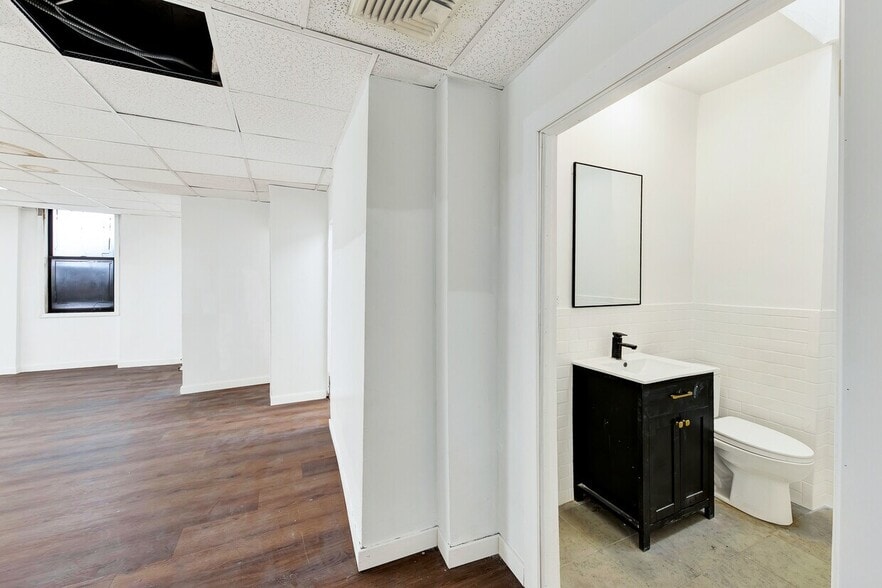 More Photos Of 8-12 W Fordham Rd, Bronx Storefront Retail Office For Lease