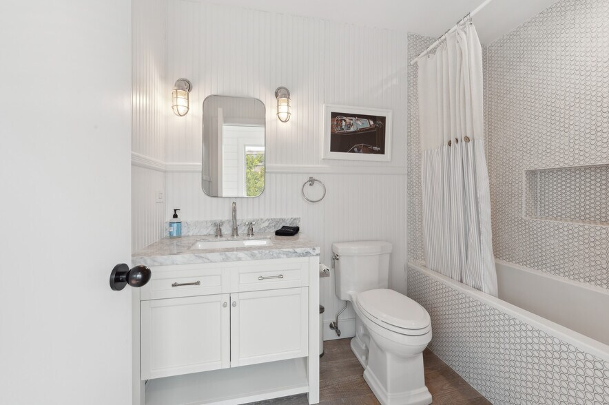 More Photos Of 45 S Euclid Ave, Montauk Storefront Retail Residential For Lease