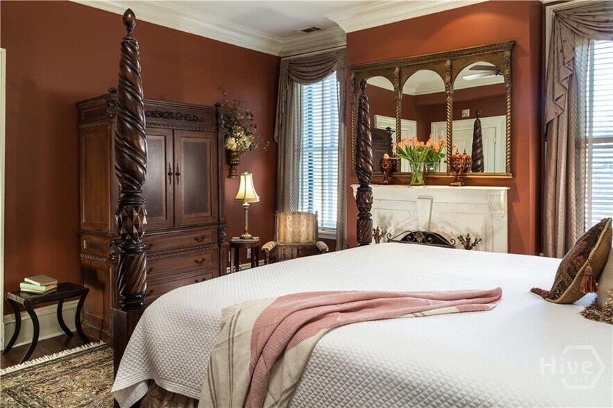 More Photos Of 109 W Liberty St, Savannah Hospitality For Sale