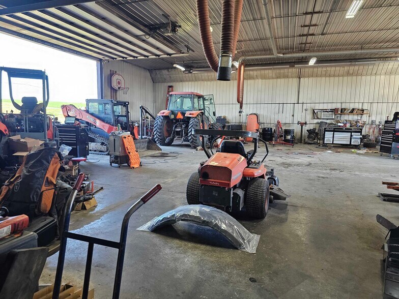 More Photos Of 727 E Main St, Waukon Warehouse For Sale