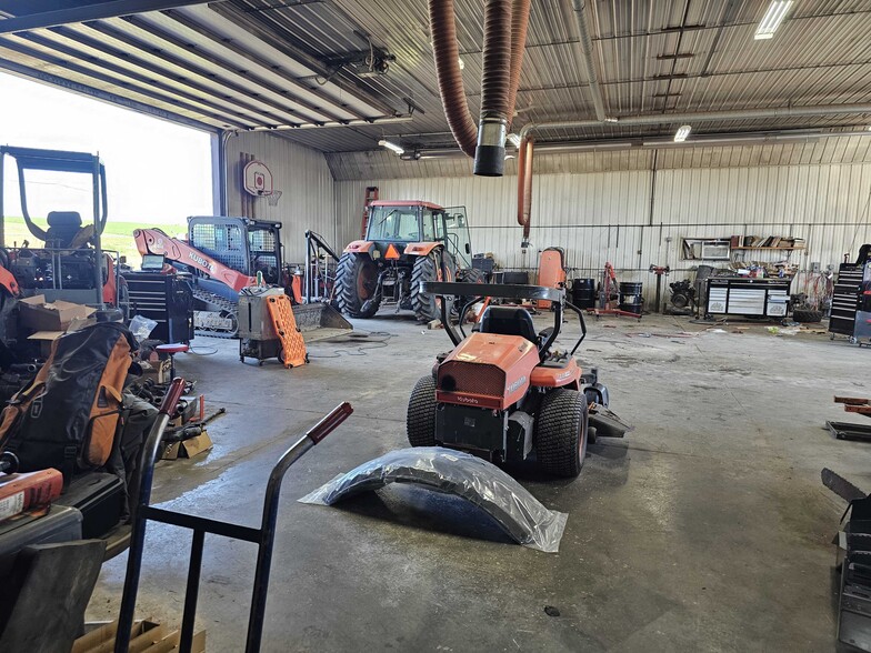 More Photos Of 727 E Main St, Waukon Warehouse For Lease