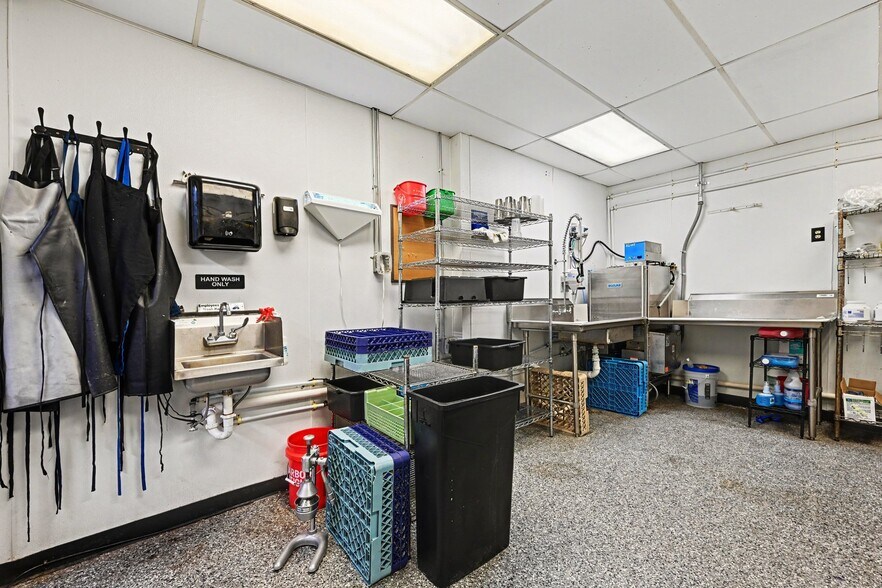 More Photos Of 115 N Main St, Faith Restaurant For Sale