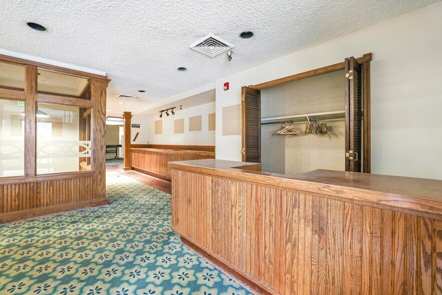 More Photos Of 1351 Blue Lakes N Blvd, Twin Falls Storefront Retail Office For Lease