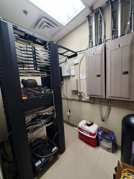 More Photos Of 3619 Richmond Hwy, Stafford Light Distribution For Sale