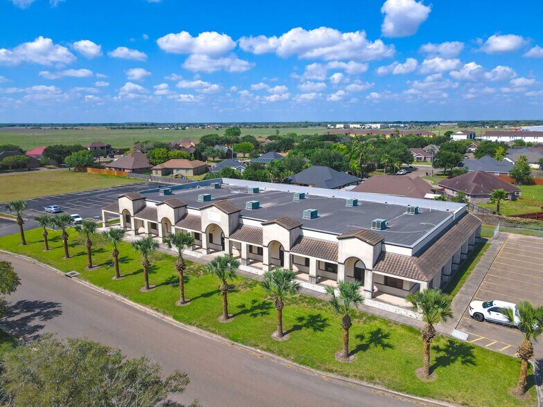 More Photos Of 848 Palm Dr, Elsa Office For Lease