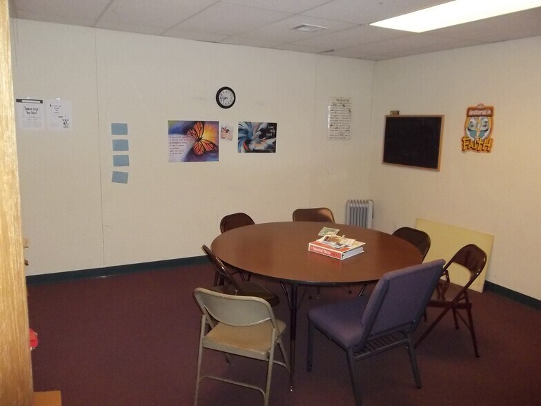 More Photos Of 1390 35th Pkwy Pky, Chanute Religious Facility For Sale