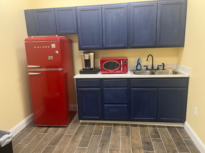 More Photos Of 522 Live Pine Cir, Apopka Warehouse For Sale