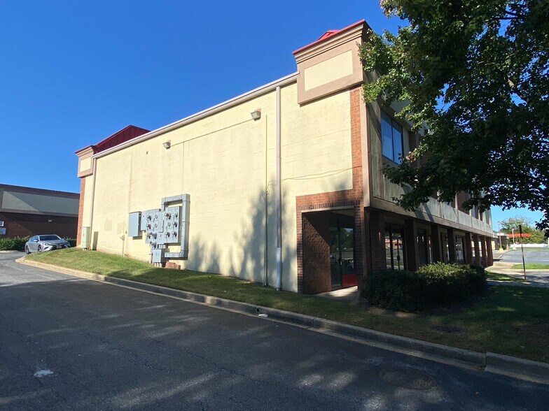 More Photos Of 100 Walkers Village Way, Walkersville General Retail For Lease