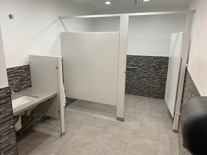 More Photos Of 23293 S Pointe Dr, Laguna Hills Medical For Lease