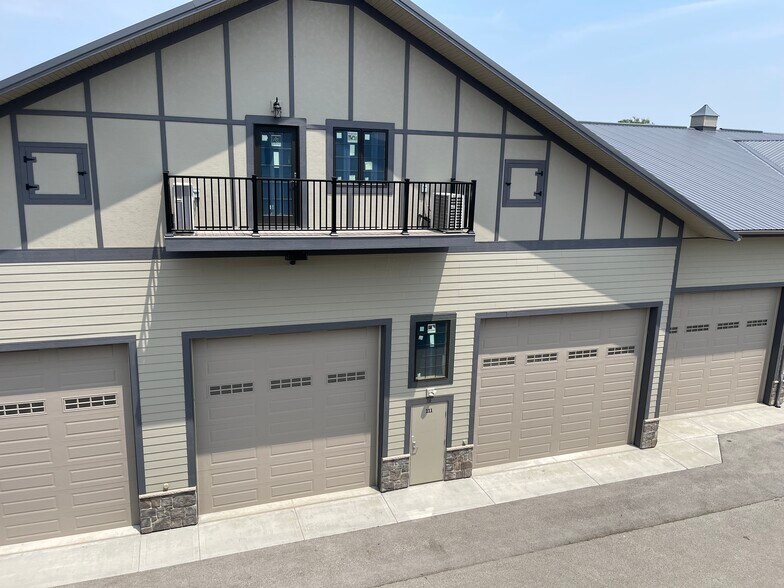 More Photos Of 2220 Ferry Rd, Naperville Showroom For Sale