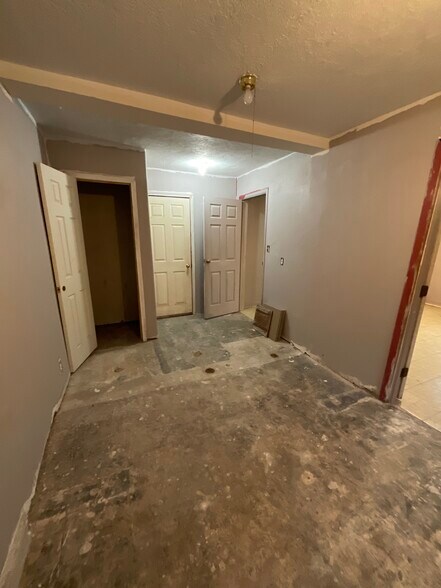 More Photos Of 609 Oak St, La Marque Warehouse For Sale