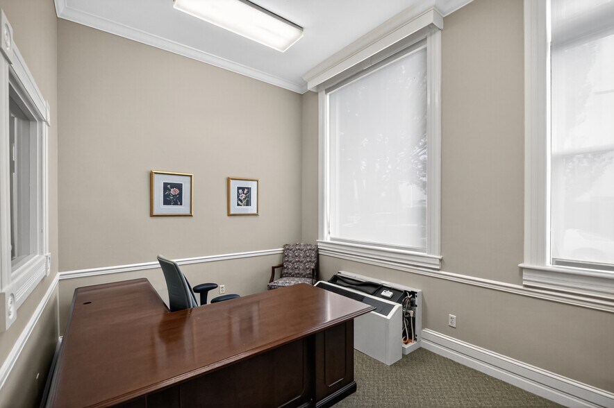 More Photos Of 38 Rouss Ave, Winchester Bank For Sale