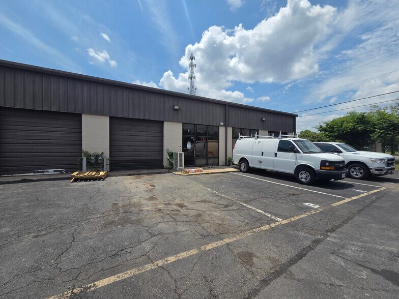 More Photos Of 9107 Industry Dr, Manassas Park Warehouse For Lease