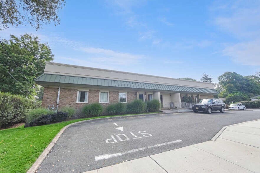 More Photos Of 385 S Maple Ave, Glen Rock Medical For Lease