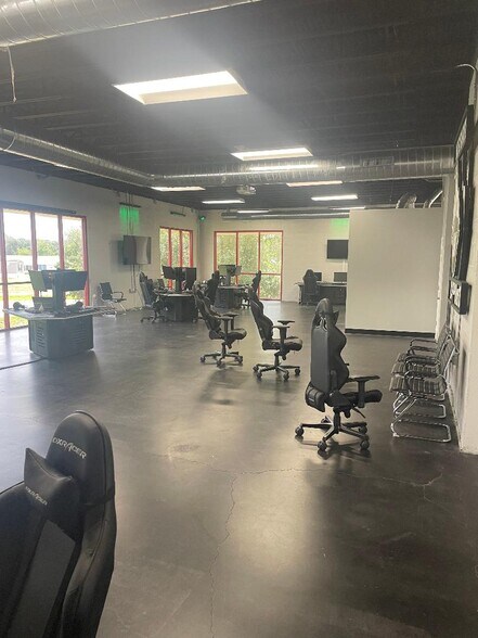 More Photos Of 2301 Longleaf Blvd, Lake Wales Office For Lease