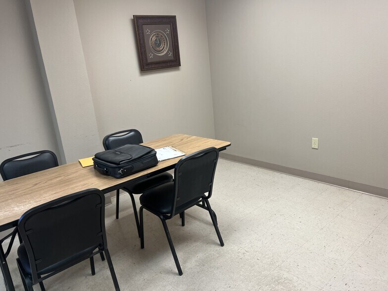 More Photos Of 307 E Main St, Hallsville Light Distribution For Lease