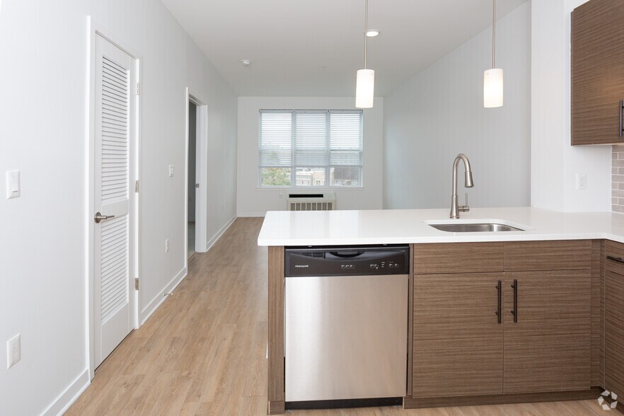 More Photos Of 56 Broad St, Bloomfield Apartments For Lease