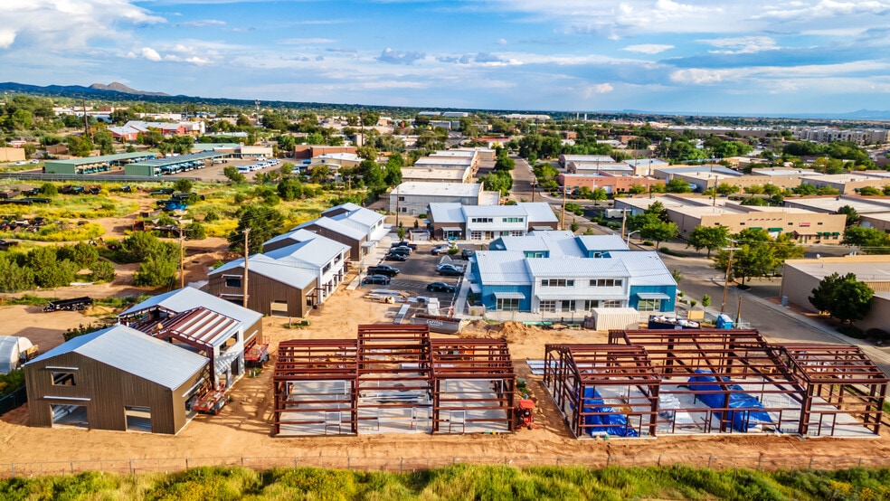 More Photos Of 1189 Parkway Dr, Santa Fe Showroom For Sale
