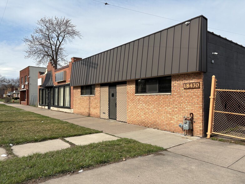 Primary Photo Of 18430 Morang Dr, Detroit Office For Sale
