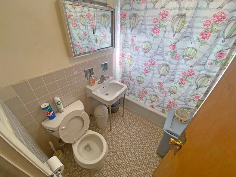 More Photos Of 4905 W Louise St, Skokie Apartments For Sale