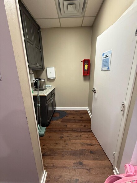 More Photos Of 421 N Sam Rayburn Fwy, Sherman Medical For Lease