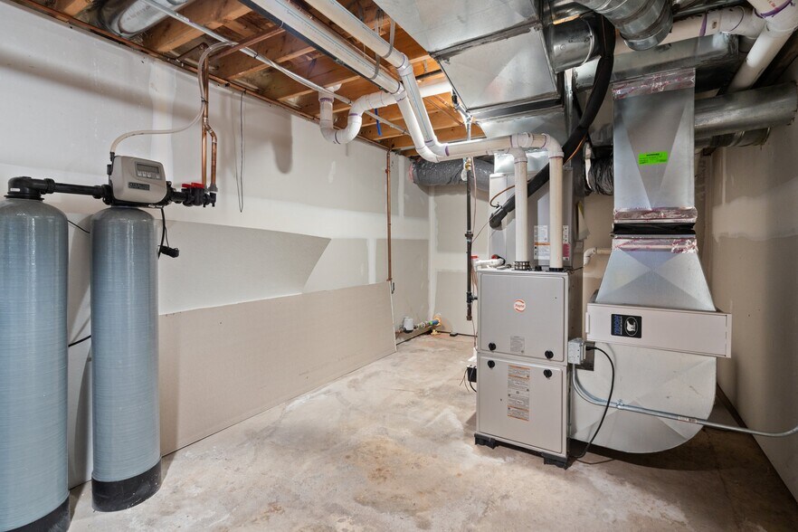 More Photos Of 915 S Clinton St, Stockbridge Restaurant For Sale