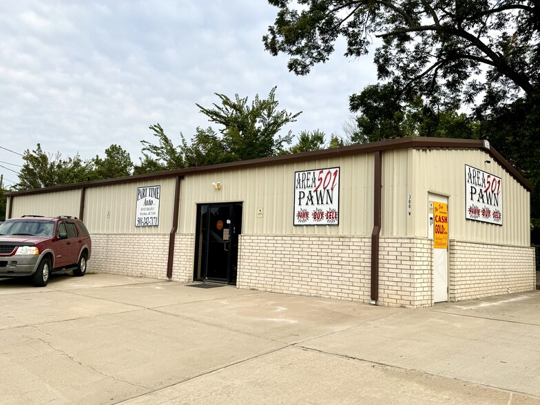 Primary Photo Of 300 W Broadway St, Morrilton Storefront For Sale