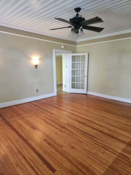 More Photos Of 124 Cedar Rd, Lexington Office For Lease